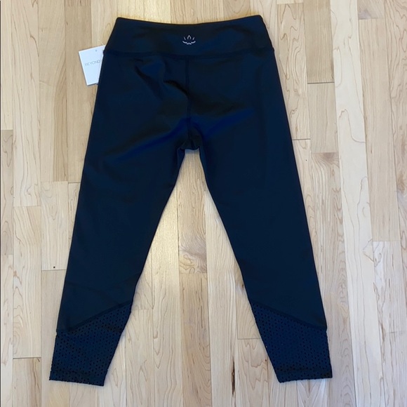 Beyond Yoga Perfect Angels Capri Leggings - Picture 5 of 7